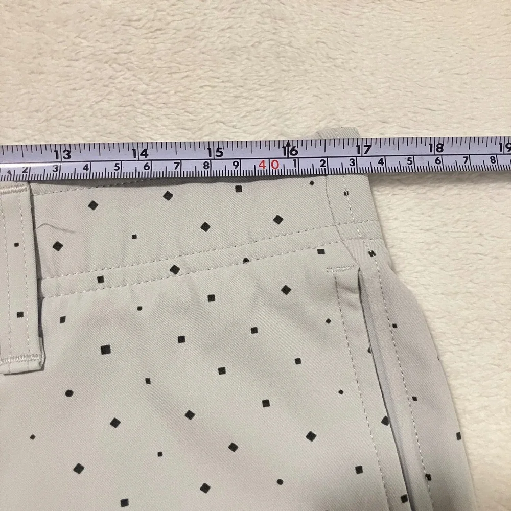 Under Armour Diamond Printed Golf Shorts Men's Size 34 Grey Geometric Print